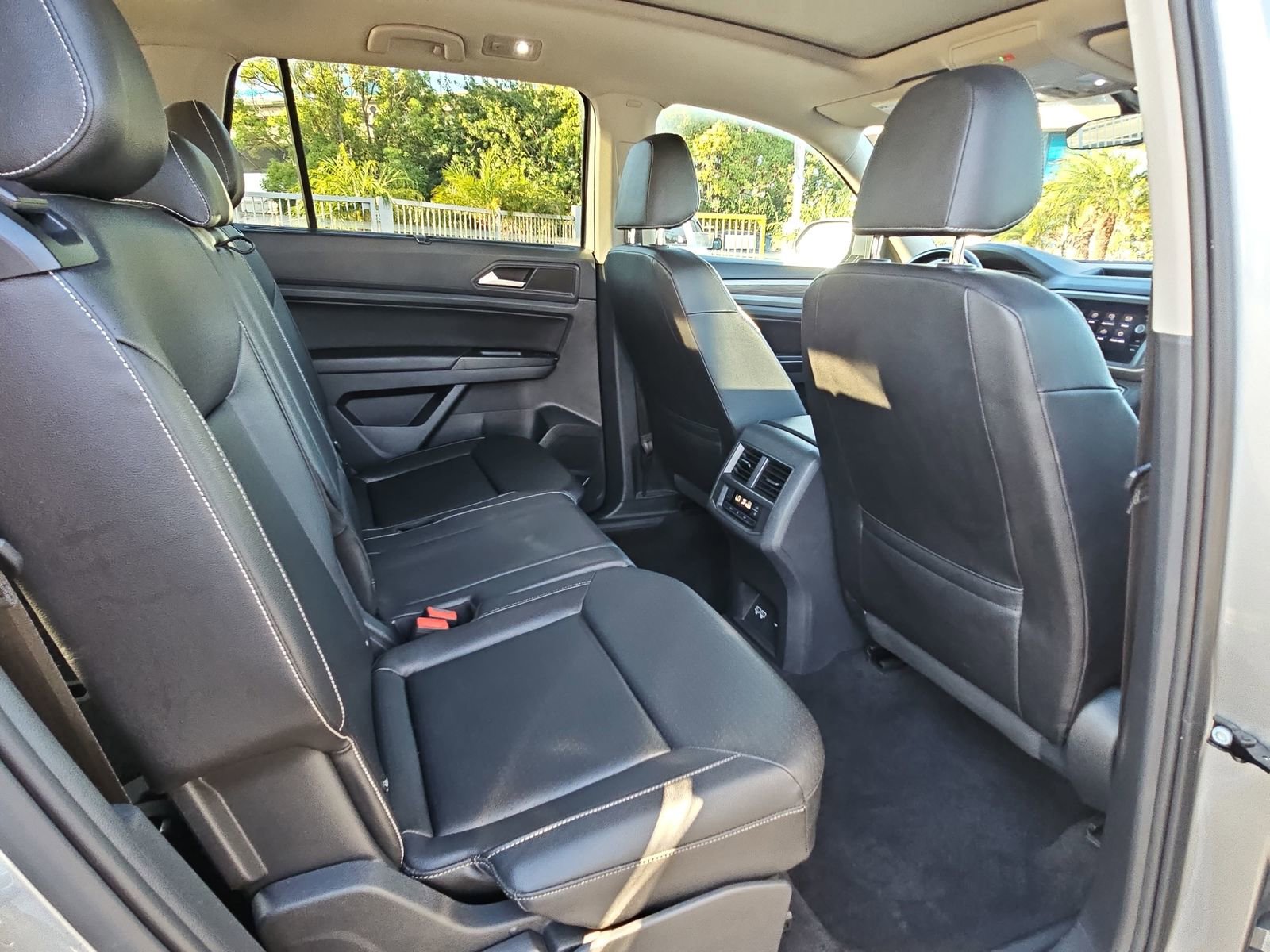 Used 2021 Volkswagen Atlas SE w/ Panoramic Sunroof Package image 11