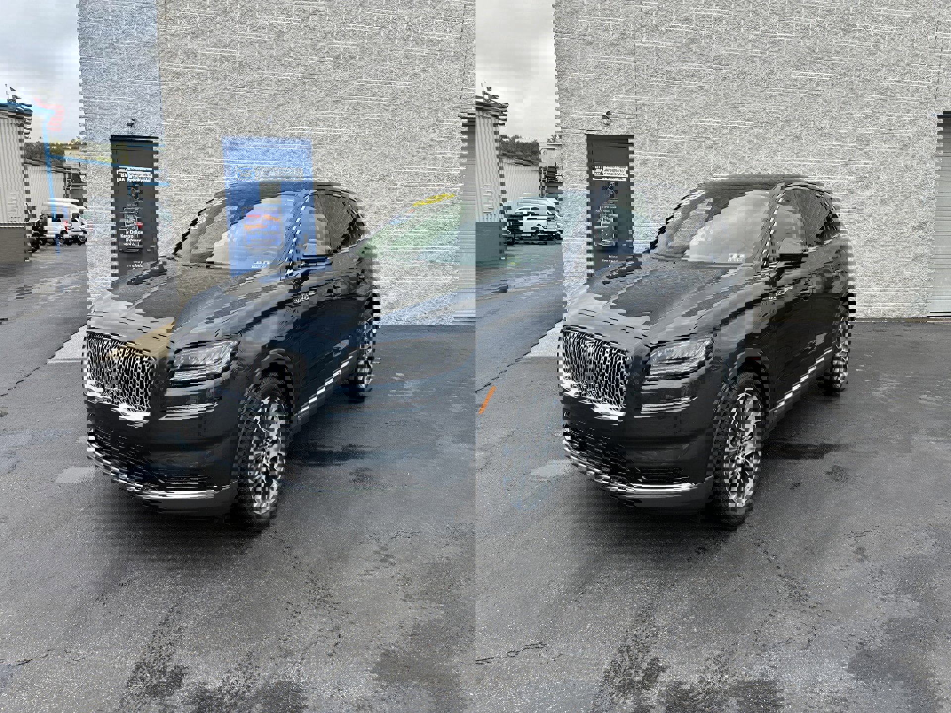 Used 2022 Lincoln Nautilus Reserve image 3