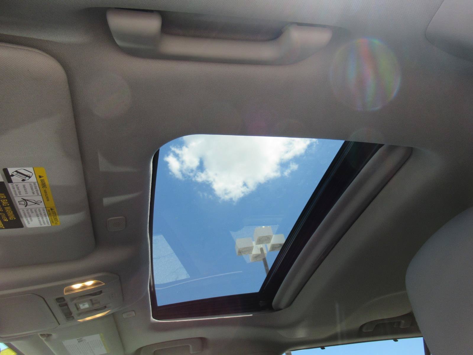 Used 2023 Toyota Highlander Limited FWD image 19