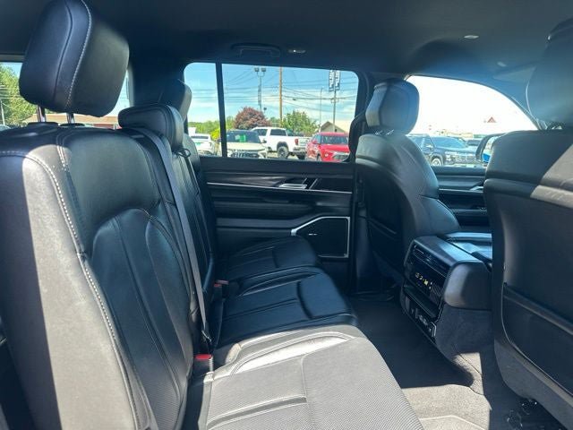Used 2024 Jeep Wagoneer Series II w/ Flexible Seating Group AWD/4WD image 11
