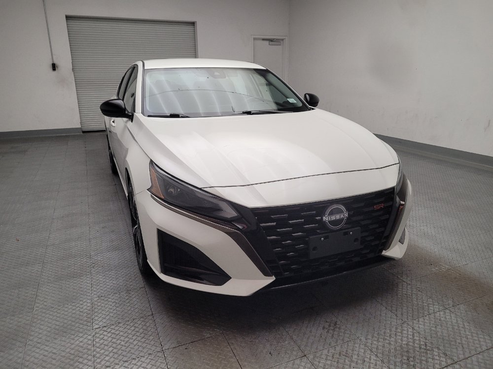 Used 2023 Nissan Altima 2.5 SR FWD image 14