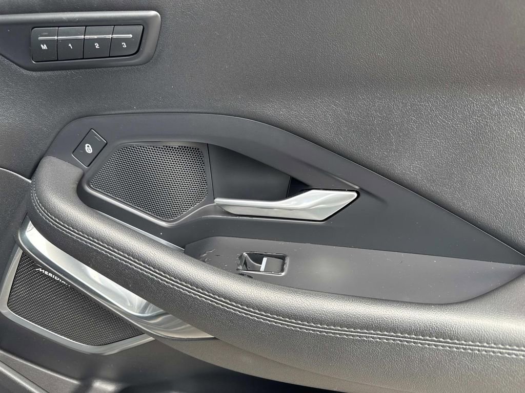 Used 2018 Jaguar E-PACE SE image 13