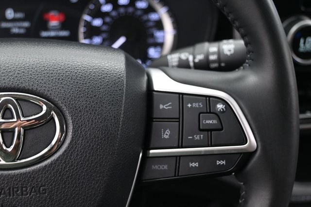 Used 2023 Toyota Highlander LE AWD/4WD image 23