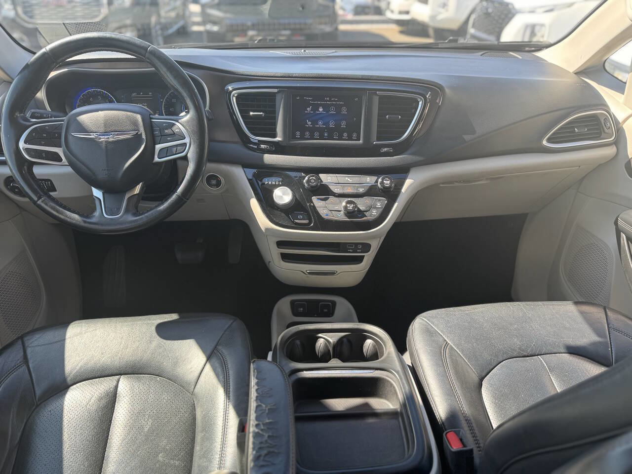 Used 2019 Chrysler Pacifica Touring-L FWD image 15