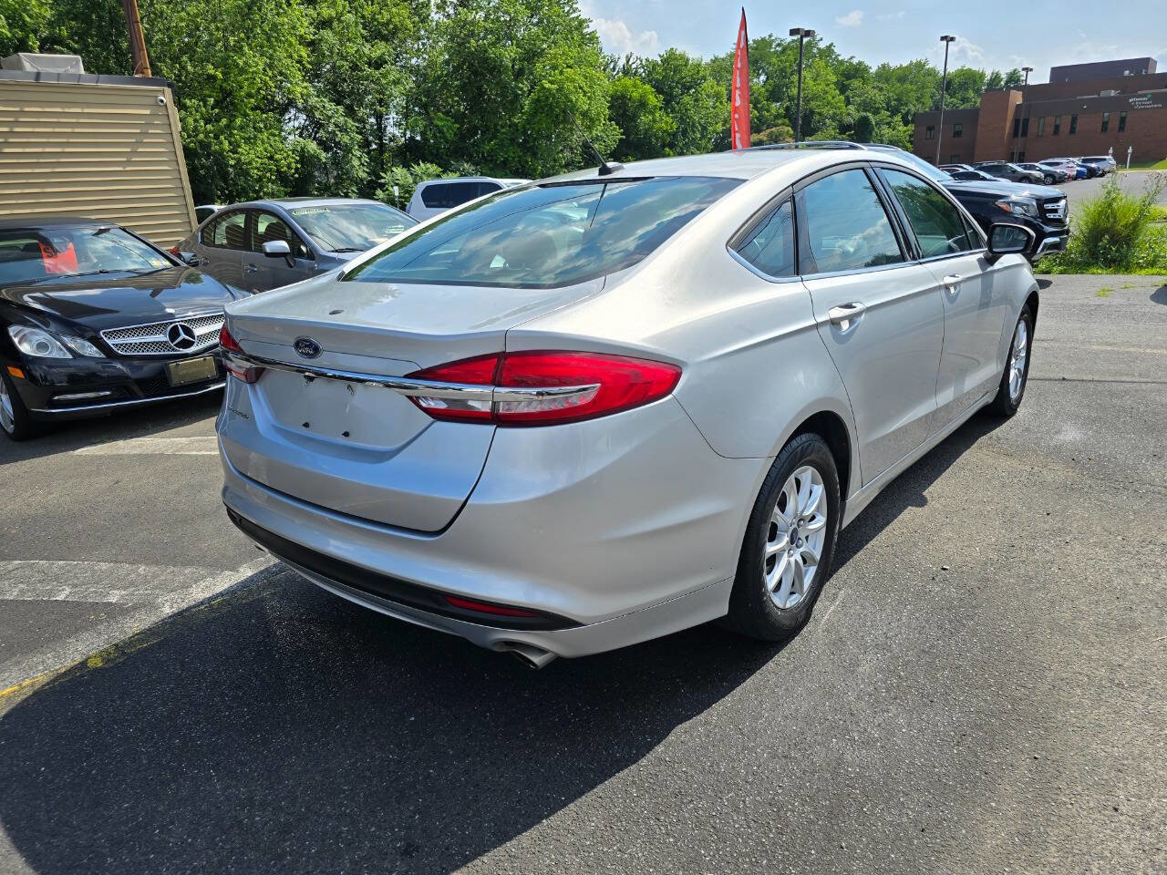 Used 2017 Ford Fusion S image 3