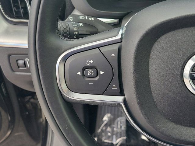 Used 2019 Volvo XC60 T6 Momentum w/ Multimedia Package image 29