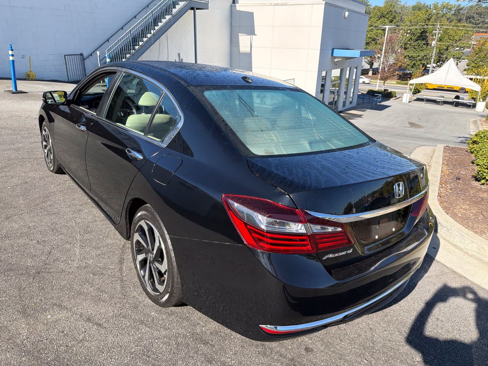 Used 2017 Honda Accord EX-L image 9