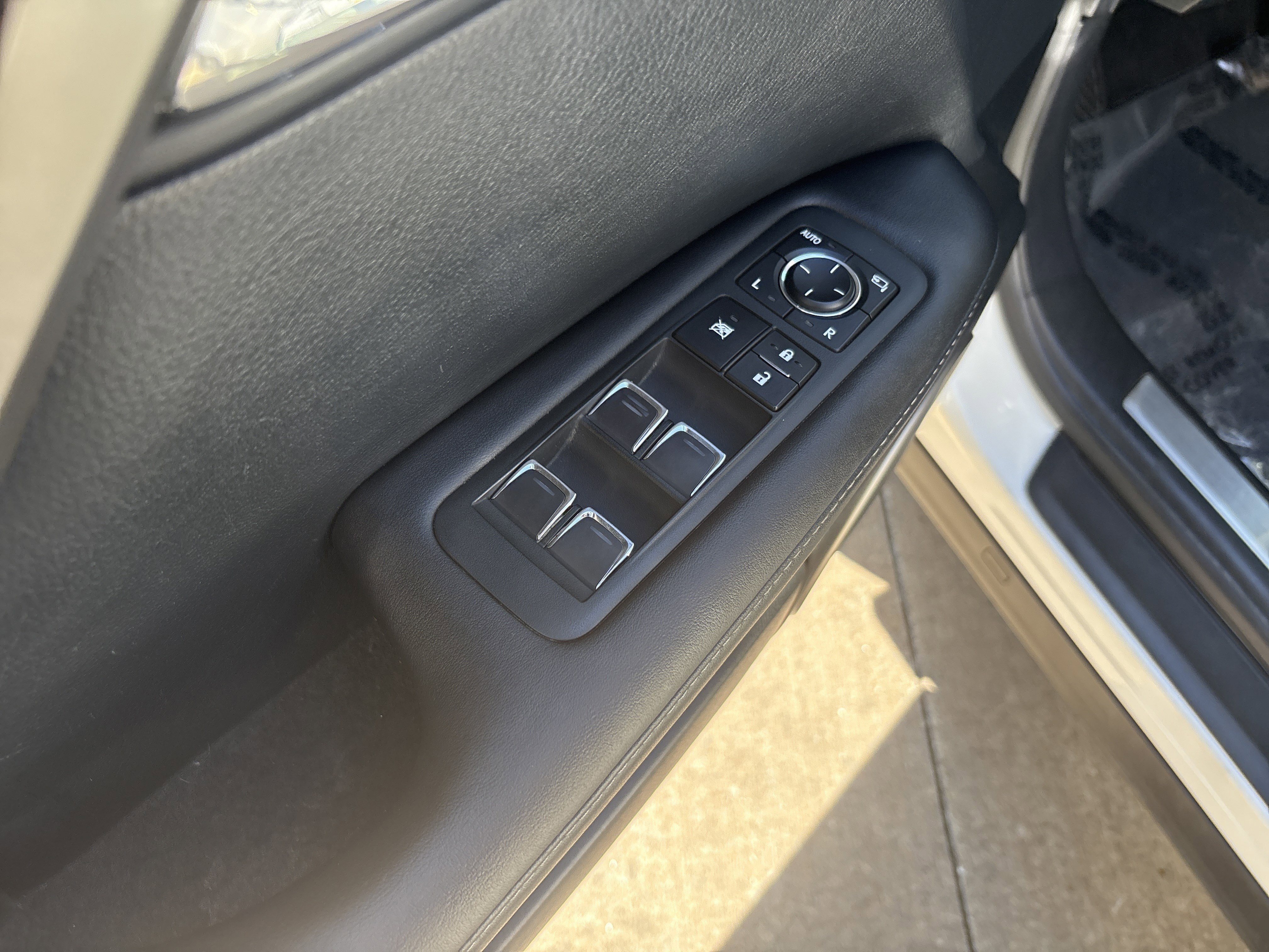 Used 2021 Lexus RX 350L Premium w/ Premium Package image 15