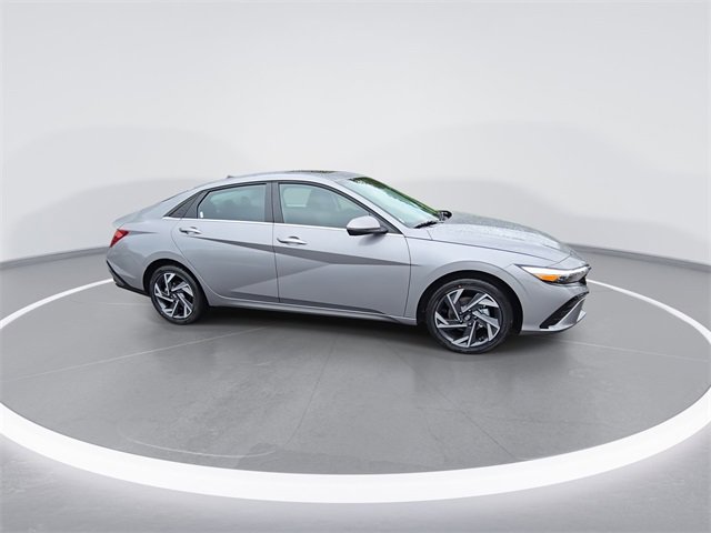 New 2025 Hyundai Elantra Limited image 2