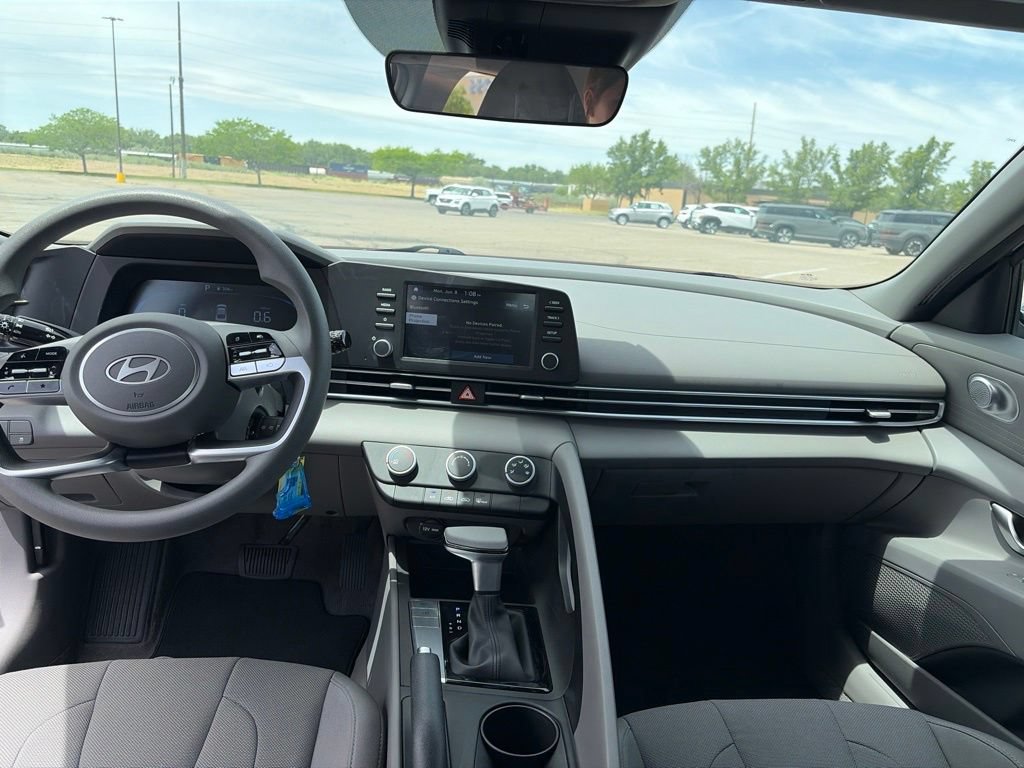 Used 2025 Hyundai Elantra SE FWD image 26