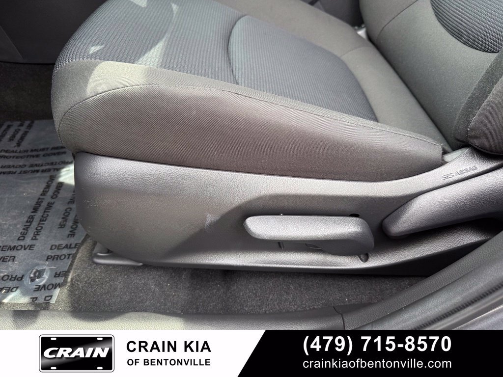 Used 2025 Toyota RAV4 LE AWD/4WD image 11