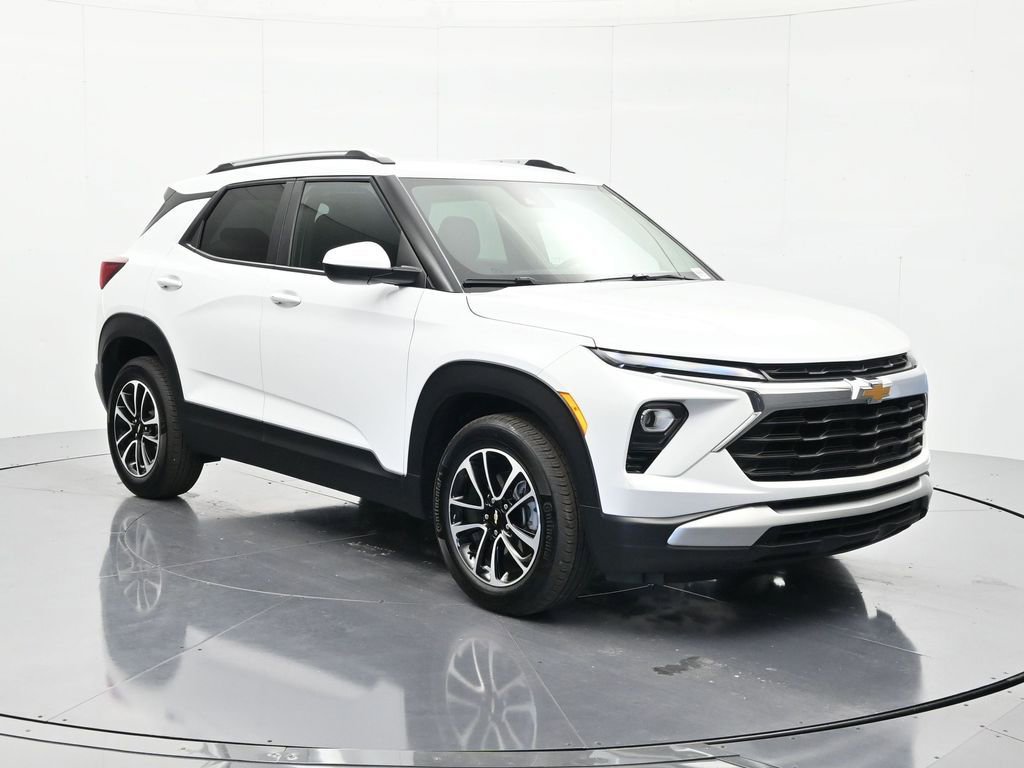 Used 2025 Chevrolet TrailBlazer LT FWD image 3