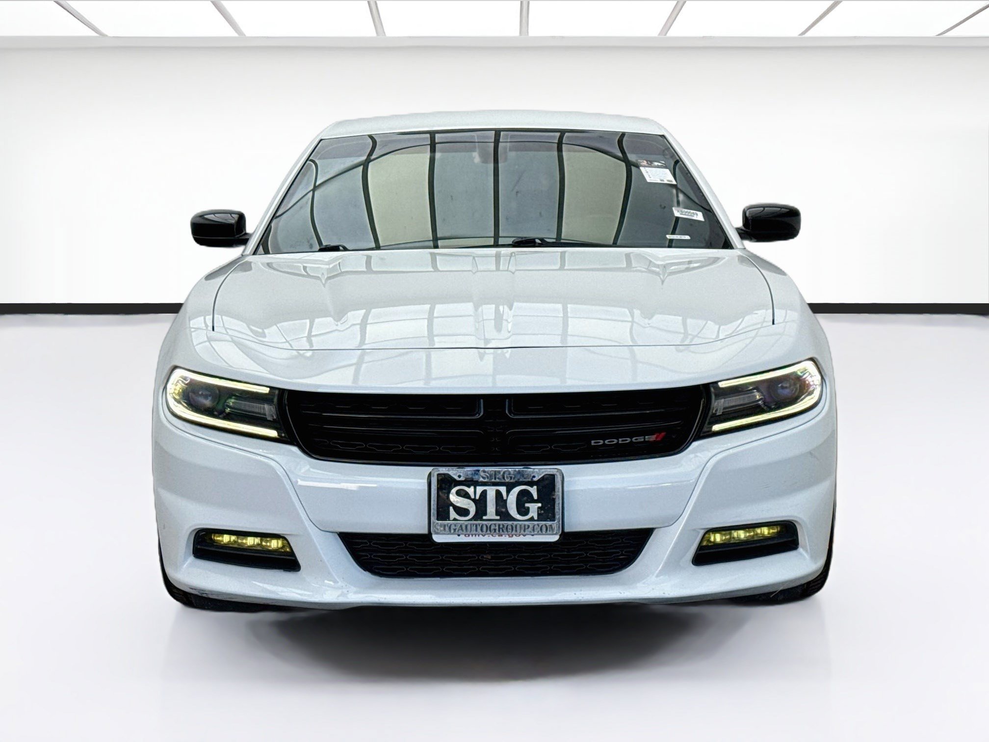 Used 2017 Dodge Charger R/T w/ Navigation & Travel Group RWD image 2