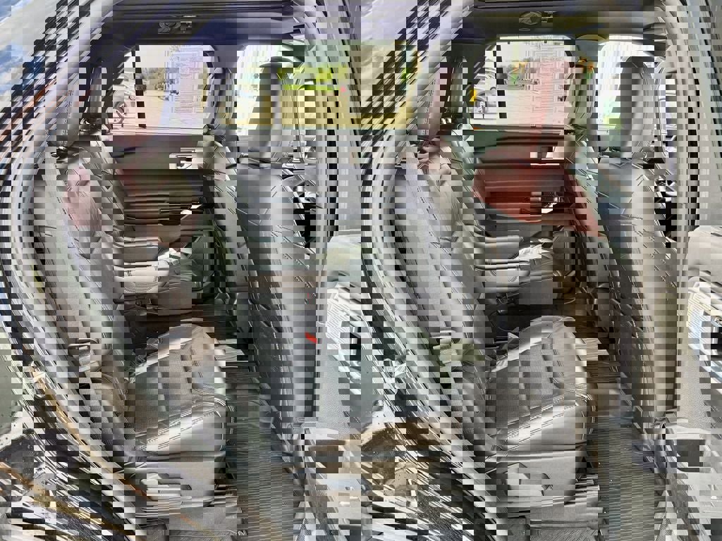 Used 2021 Ford Explorer Platinum w/ Equipment Group 601A AWD/4WD image 22