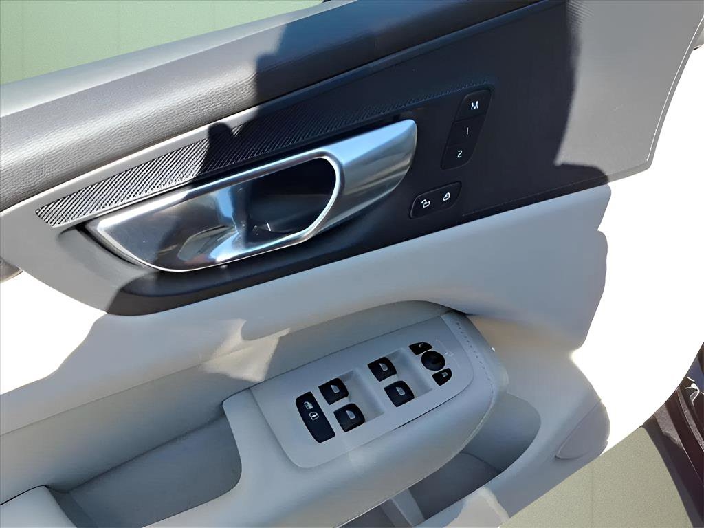 Used 2025 Volvo XC60 T8 Plus w/ Protection Package Premier image 13