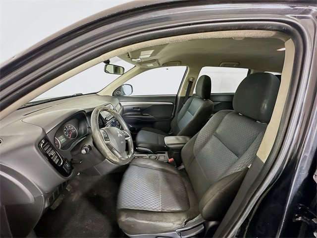 Used 2014 Mitsubishi Outlander ES image 18