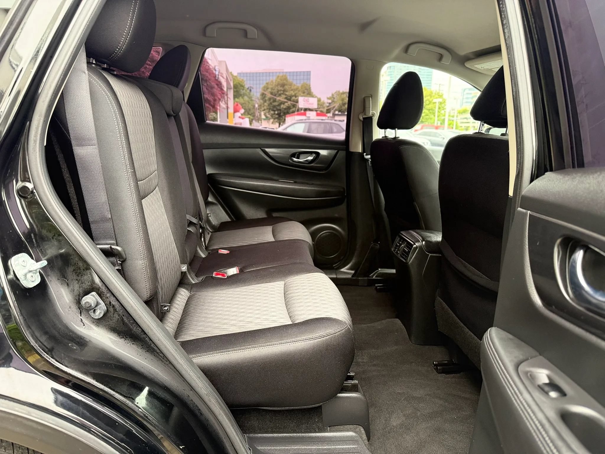 Used 2017 Nissan Rogue S AWD/4WD image 29