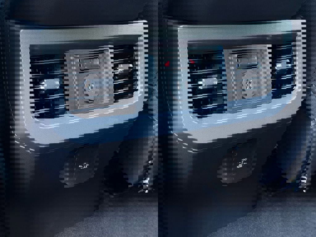 New 2026 Ford F250 Lariat w/ Black Appearance Package image 29