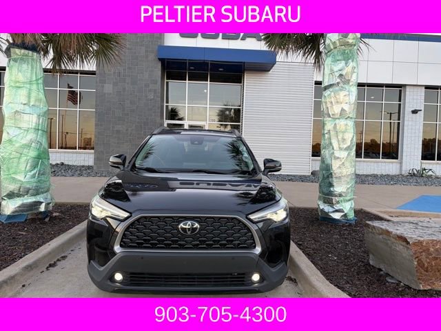 Used 2022 Toyota Corolla Cross XLE image 2