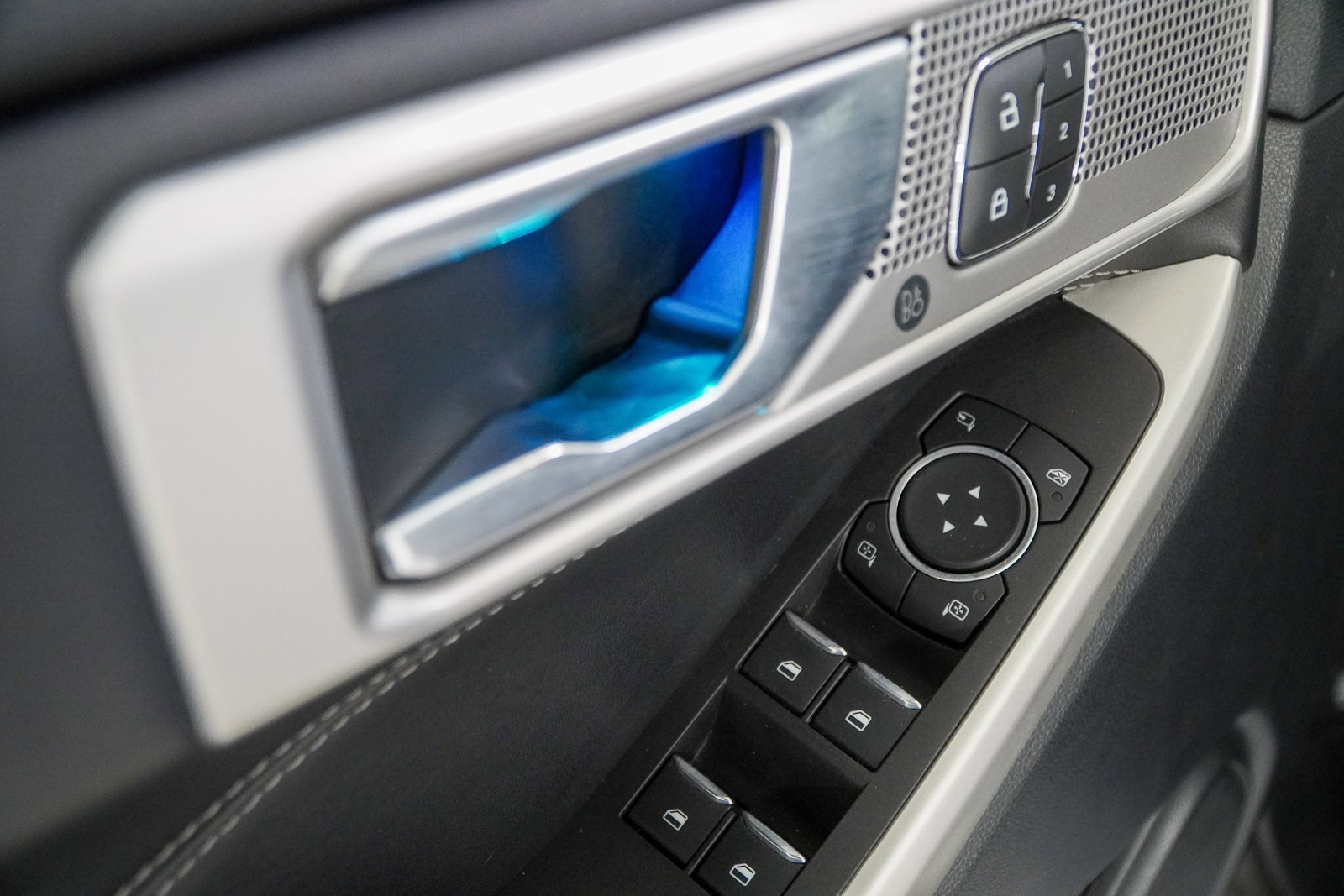 Used 2022 Ford Explorer Limited w/ Equipment Group 301A image 23