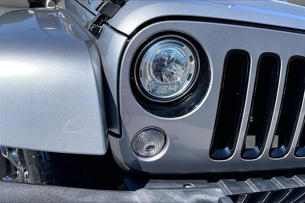 Used 2017 Jeep Wrangler Unlimited Sahara AWD/4WD image 31