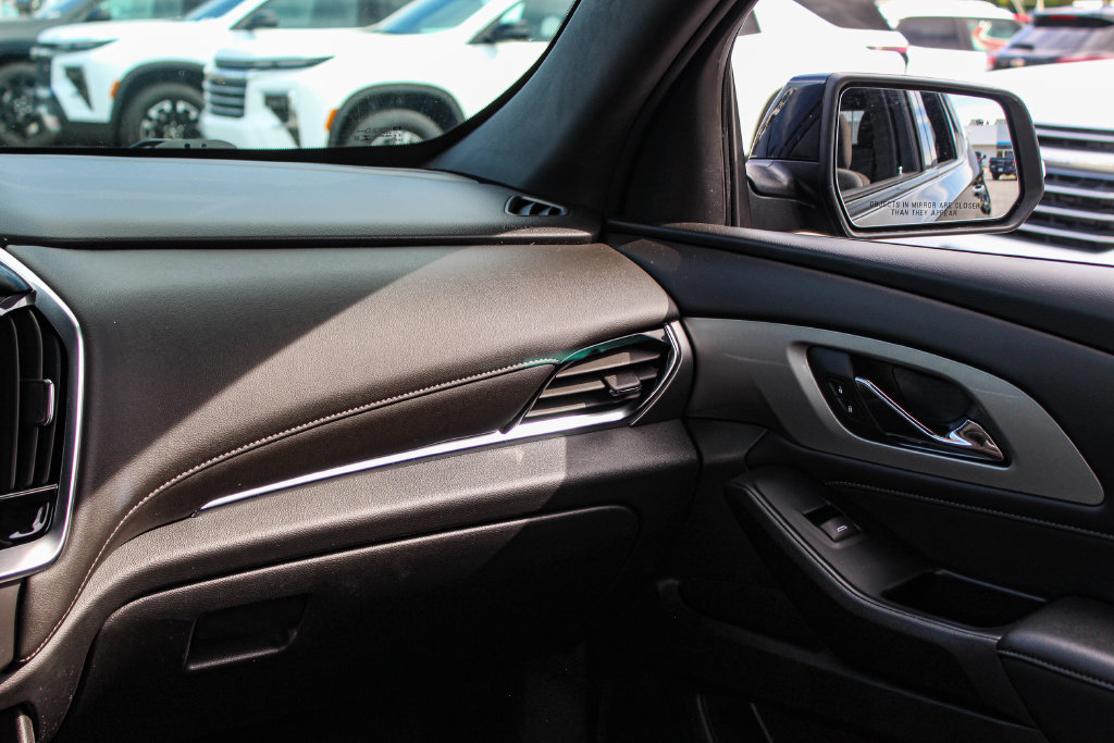 Used 2023 Chevrolet Traverse LT FWD image 19