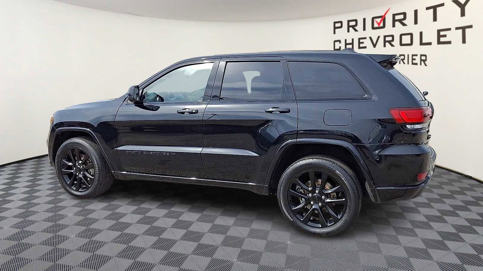 Used 2022 Jeep Grand Cherokee Laredo X image 6