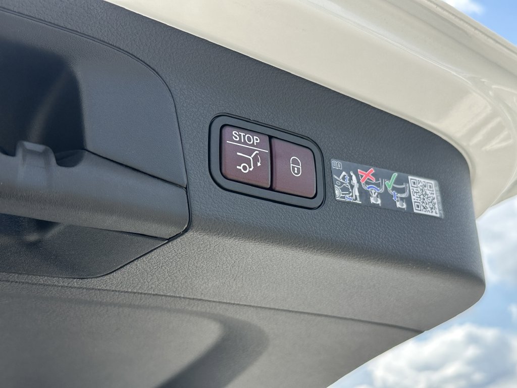 New 2026 Mercedes-Benz GLS 450 4MATIC image 23