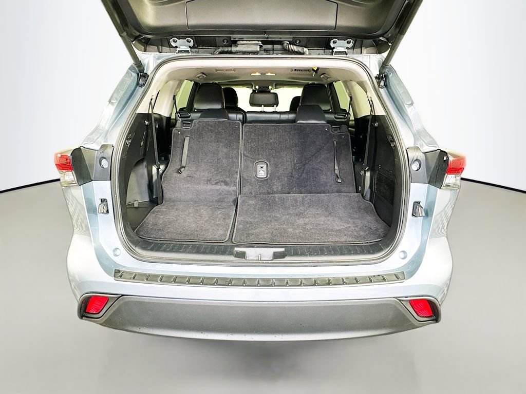 Used 2024 Toyota Highlander XLE FWD image 27