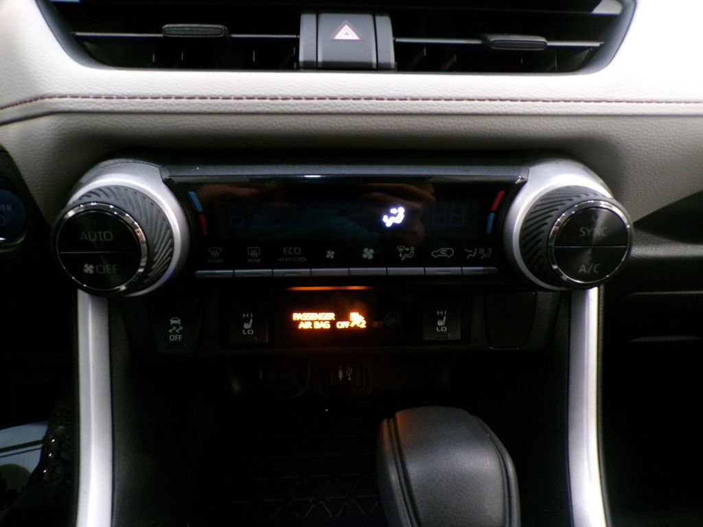 Used 2019 Toyota RAV4 XLE w/ Convenience Package AWD/4WD image 25