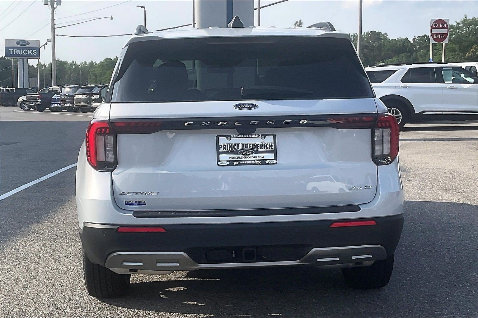 New 2026 Ford Explorer Active w/ Active Comfort Package AWD/4WD image 4