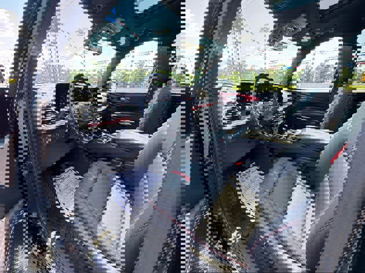 Used 2024 Chevrolet Traverse RS image 18