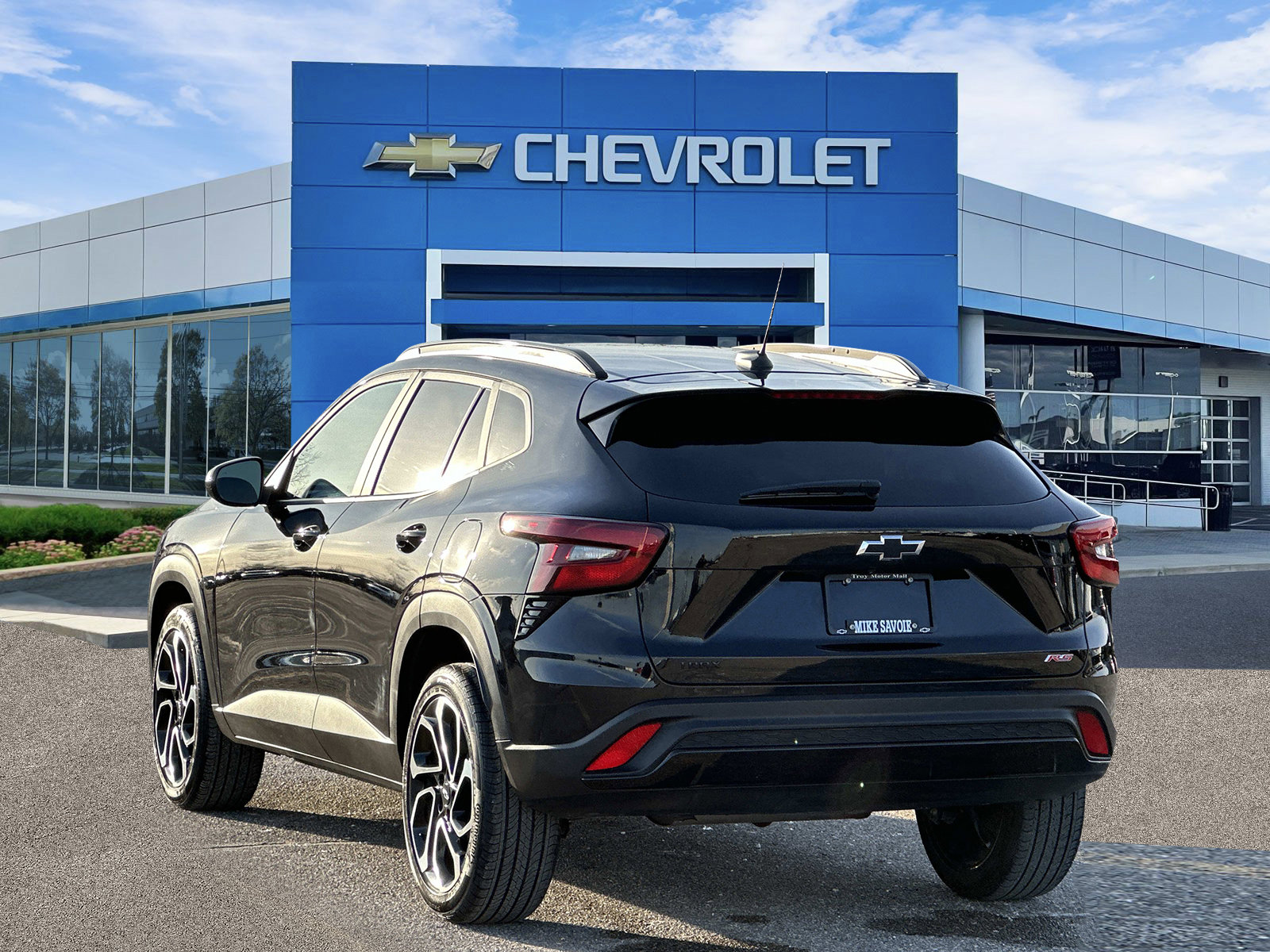 Certified 2024 Chevrolet Trax RS w/ Driver Confidence Package image 3