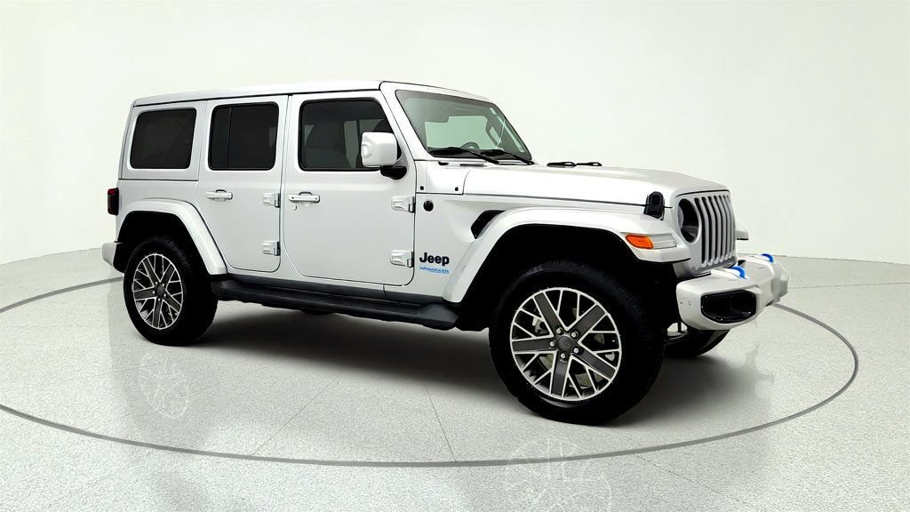 Used 2022 Jeep Wrangler Unlimited Sahara AWD/4WD image 3