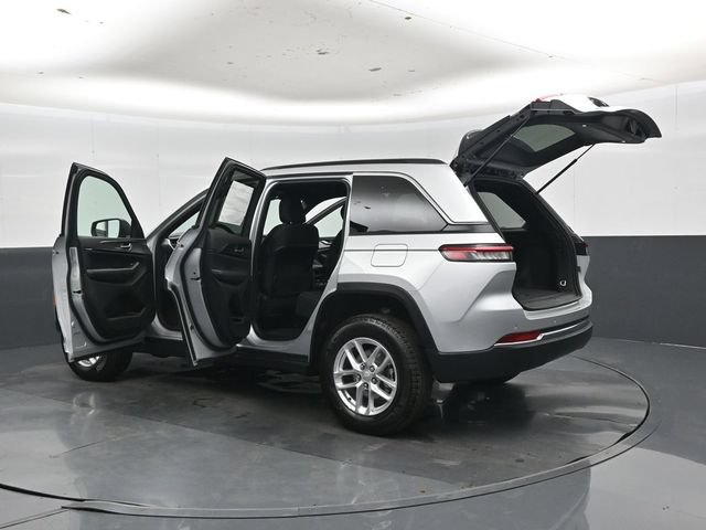 New 2026 Jeep Grand Cherokee Laredo w/ Trailer Tow Package AWD/4WD image 48
