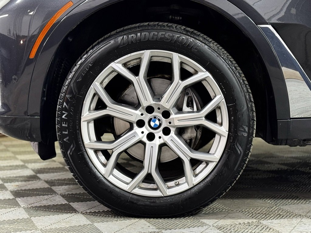 Used 2022 BMW X7 xDrive40i w/ Executive Package image 2