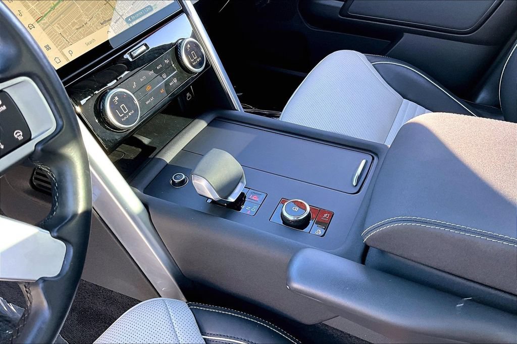 Certified 2023 Land Rover Discovery Metropolitan Edition AWD/4WD image 16