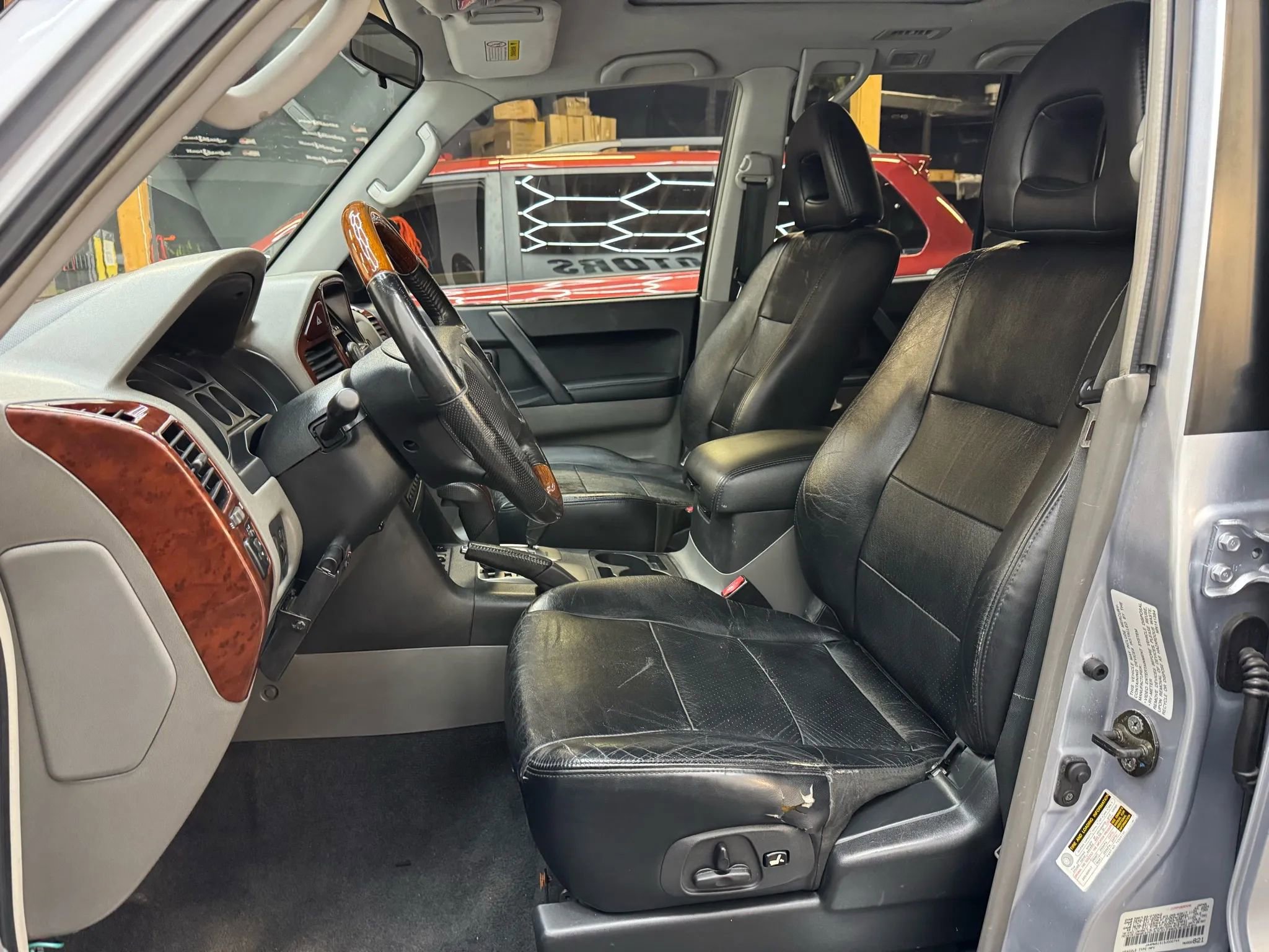 Used 2005 Mitsubishi Montero Limited image 11