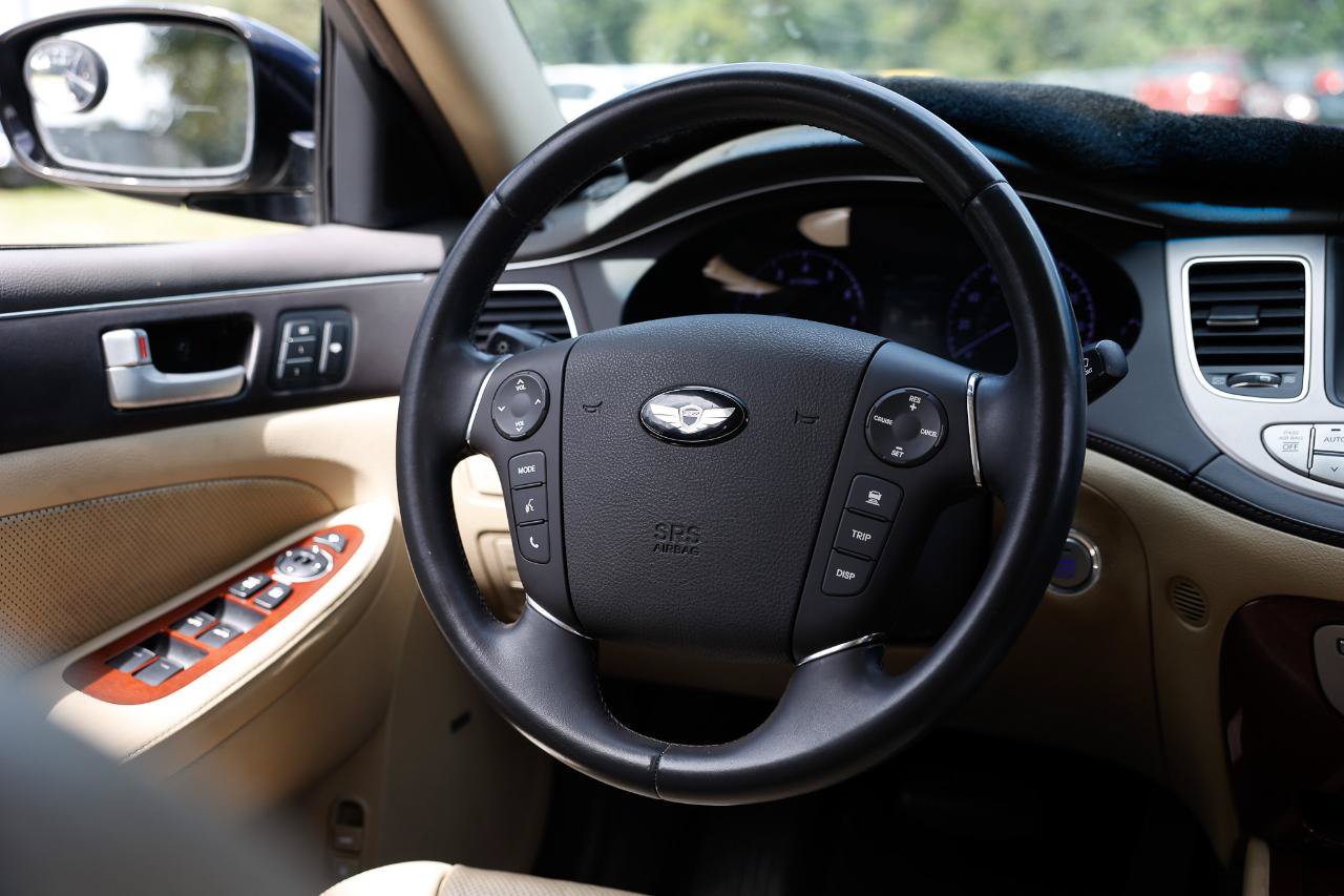 Used 2013 Hyundai Genesis 3.8 w/ Premium Pkg RWD image 28