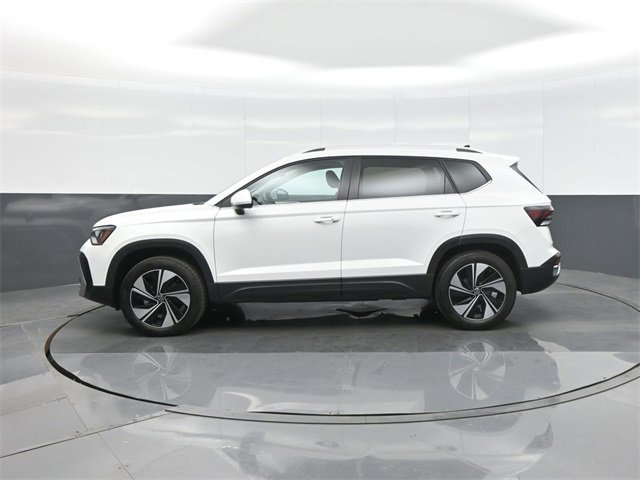 Used 2025 Volkswagen Taos SE w/ Panoramic Sunroof Package image 4