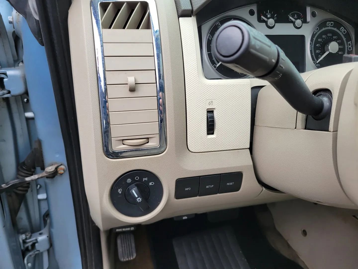 Used 2008 Mercury Mariner Premier FWD image 27