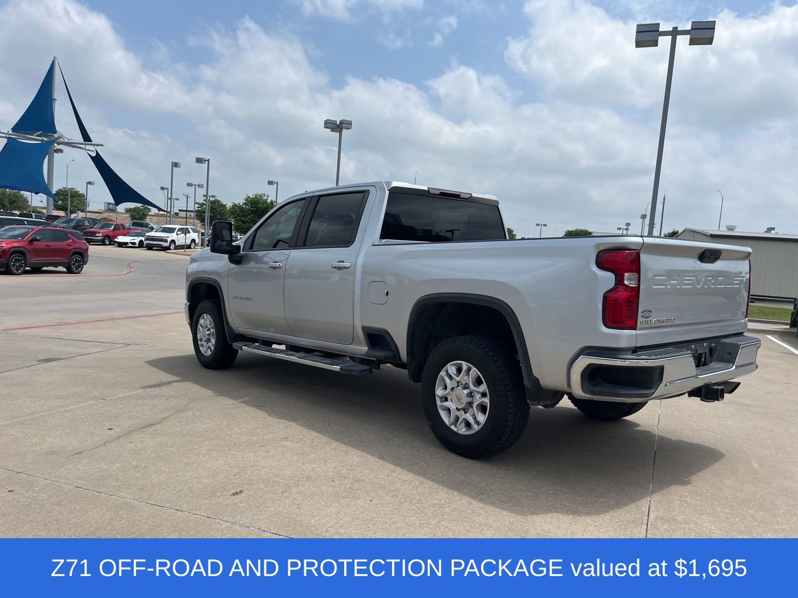 Used 2022 Chevrolet Silverado 2500 LT w/ Convenience Package AWD/4WD image 4