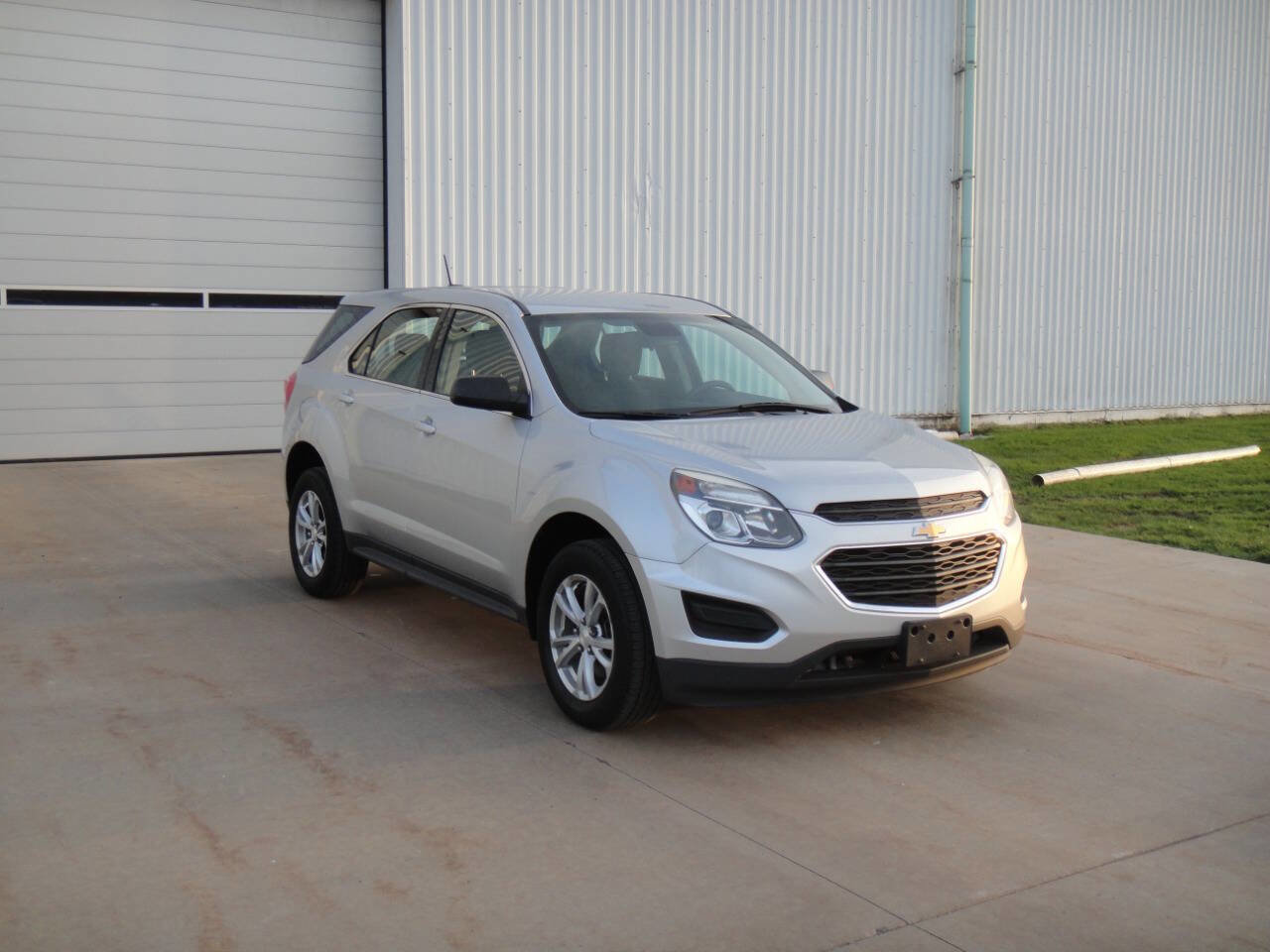 Used 2017 Chevrolet Equinox LS AWD/4WD image 4