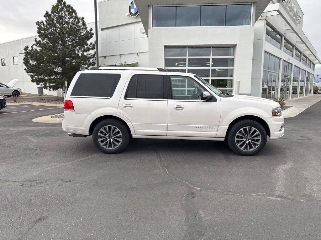 Used 2017 Lincoln Navigator Select image 6
