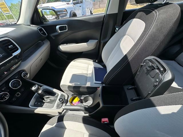 Used 2024 Hyundai Venue SEL FWD image 24