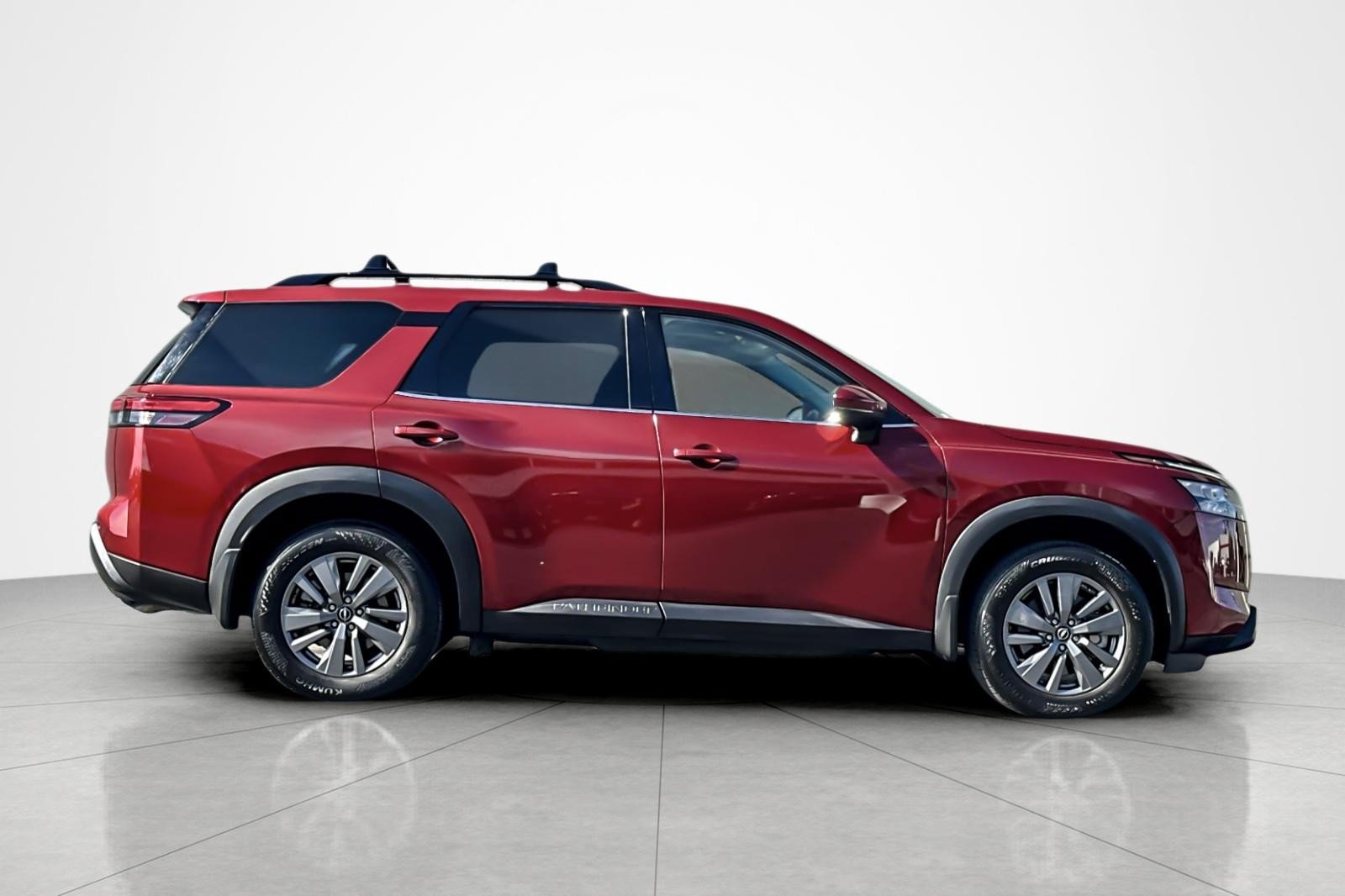 Used 2024 Nissan Pathfinder SV w/ SV Premium Package FWD image 6