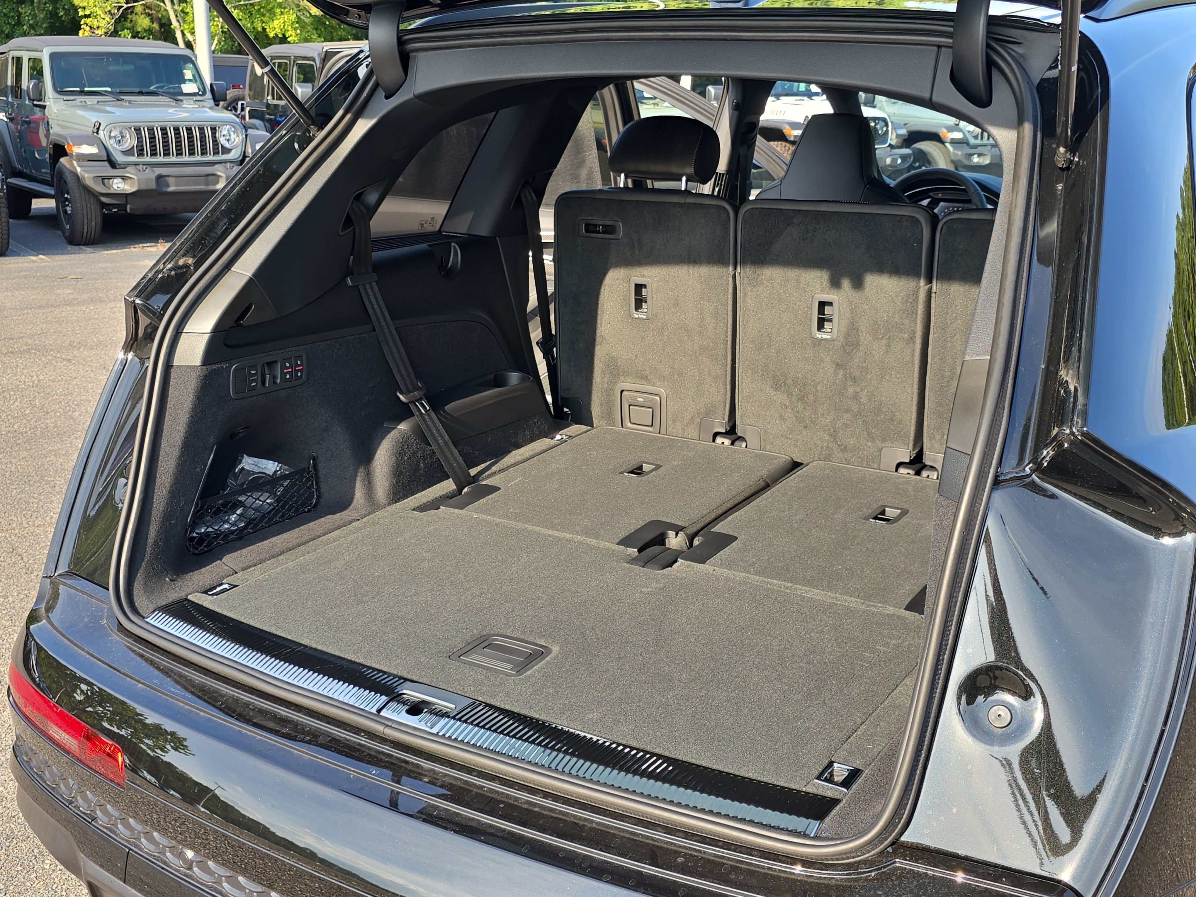 New 2026 Audi SQ7 Premium Plus AWD/4WD image 14