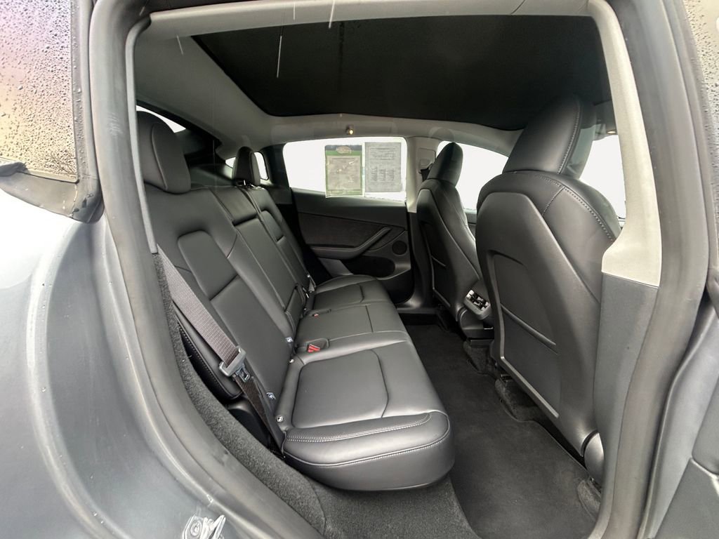 Used 2025 Tesla Model Y Performance image 11