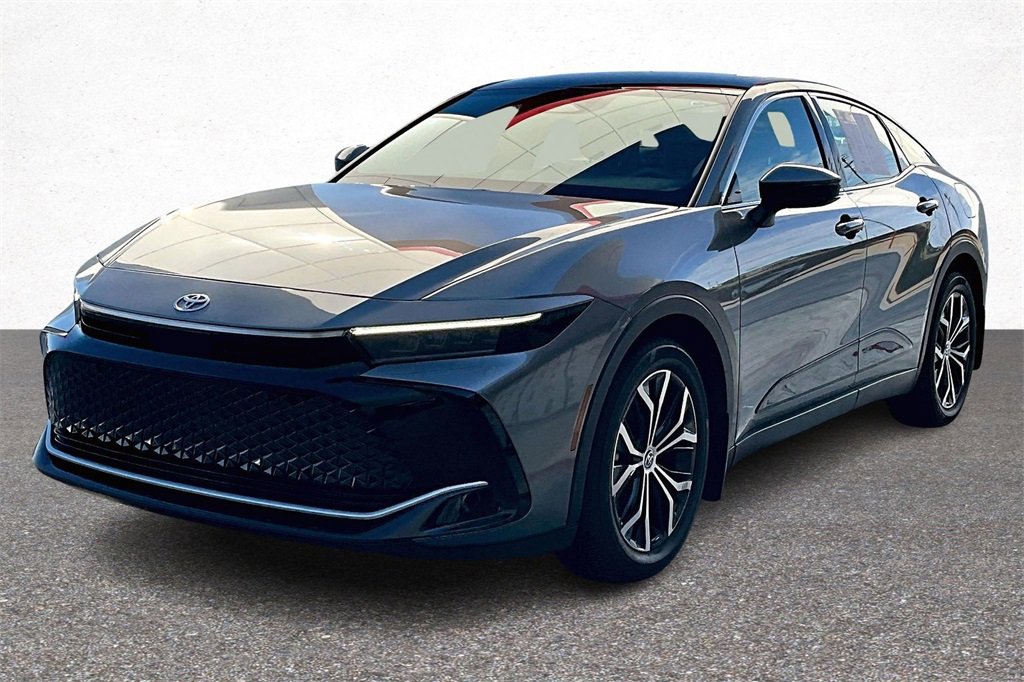 Used 2023 Toyota Crown Limited video 3