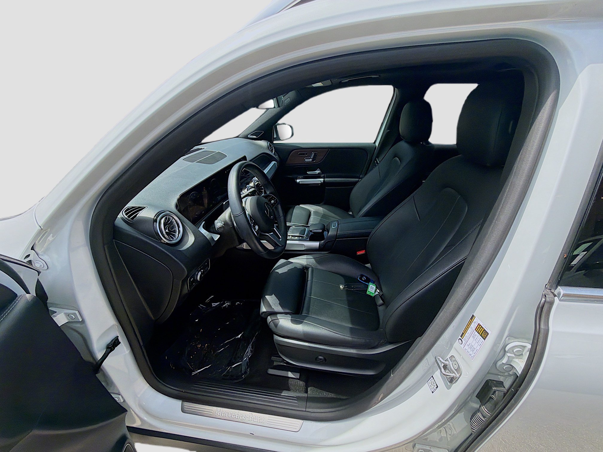 Used 2023 Mercedes-Benz EQB 300 4MATIC image 18